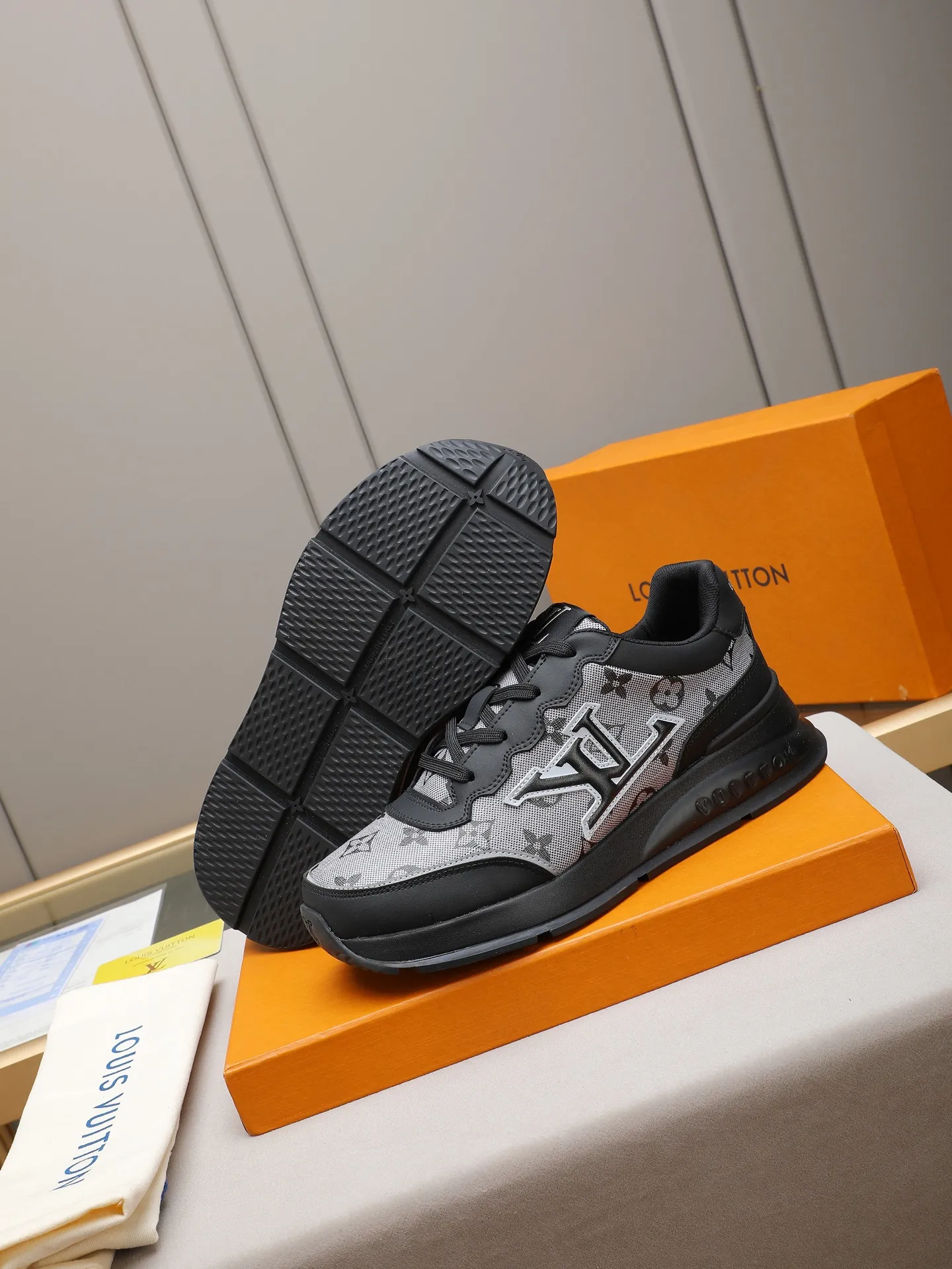Men's shoes 💰460 Brand: LOUIS VUITTON Louis Vuitton LV Size: 38 39 40 41 42 43 44 (45 customized) Fabric: original cowhide cowhide 🔸Inside of: mesh 🔺Sole: counter foam outsole